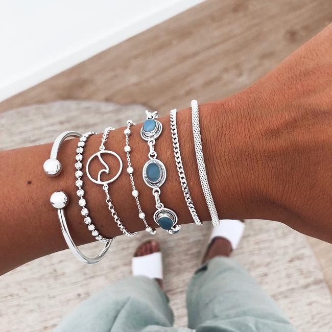 The Power of the Moon: How Lunar Energy Inspires Our Jewelry